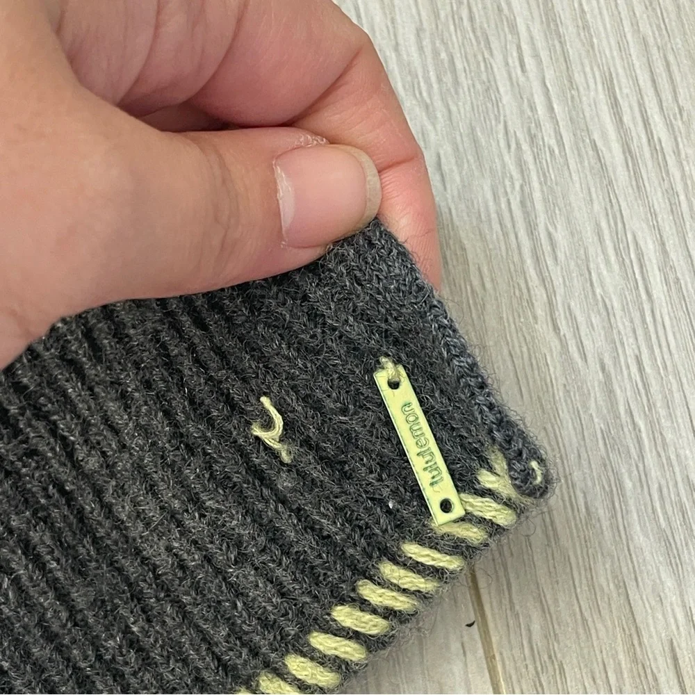 Lululemon Wool Scarf long thin rectangular knit womens Gray (one size) casual